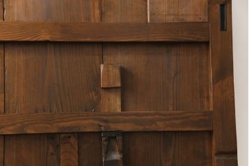 蔵戸をリペア&カスタム!高品質リペアを施し、リサイズ。丸型戸車を取り付け。外部用塗装で仕上げ。(引き戸、玄関戸、建具)