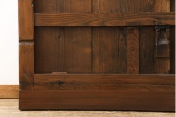 蔵戸をリペア&カスタム!高品質リペアを施し、リサイズ。丸型戸車を取り付け。外部用塗装で仕上げ。(引き戸、玄関戸、建具)