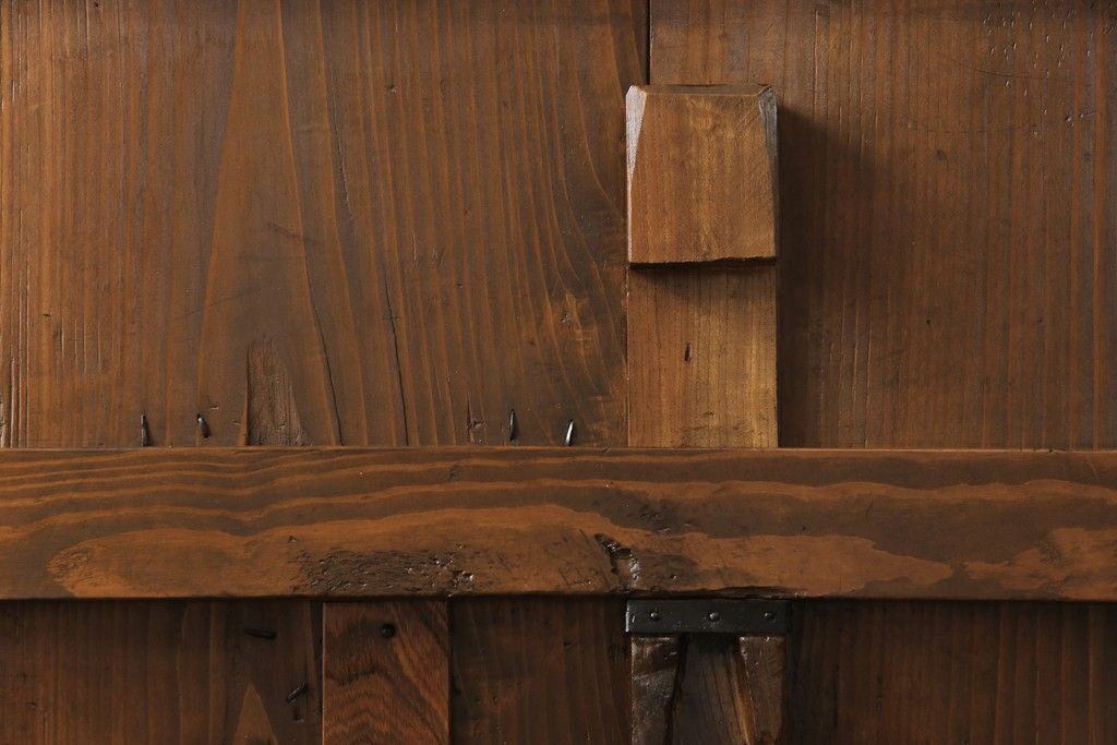 蔵戸をリペア&カスタム!高品質リペアを施し、リサイズ。丸型戸車を取り付け。外部用塗装で仕上げ。(引き戸、玄関戸、建具)