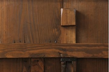 蔵戸をリペア&カスタム!高品質リペアを施し、リサイズ。丸型戸車を取り付け。外部用塗装で仕上げ。(引き戸、玄関戸、建具)