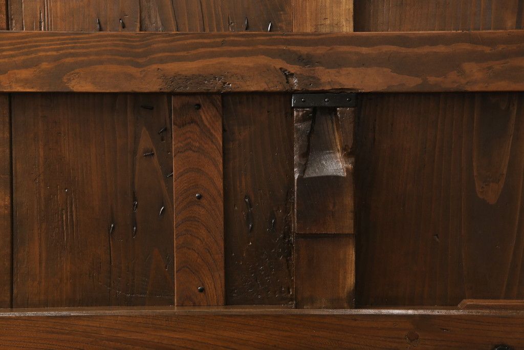 蔵戸をリペア&カスタム!高品質リペアを施し、リサイズ。丸型戸車を取り付け。外部用塗装で仕上げ。(引き戸、玄関戸、建具)