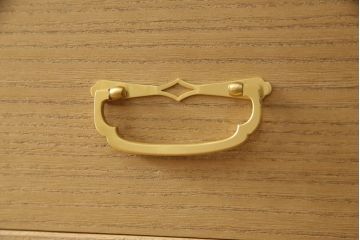 重ね総桐箪笥をリペア&カスタム!上段に国産桐材の天板の取り付け。上下段ともに木地色仕上げ。(桐たんす、総桐たんす、桐タンス、和たんす、引き出し、チェスト)