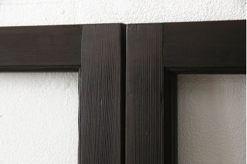 ガラス戸をリペア&カスタム!リサイズし平型戸車を取り付け。クリアガラスをはめ込み、木部はご希望の色味に着色仕上げ。(引き戸、建具)