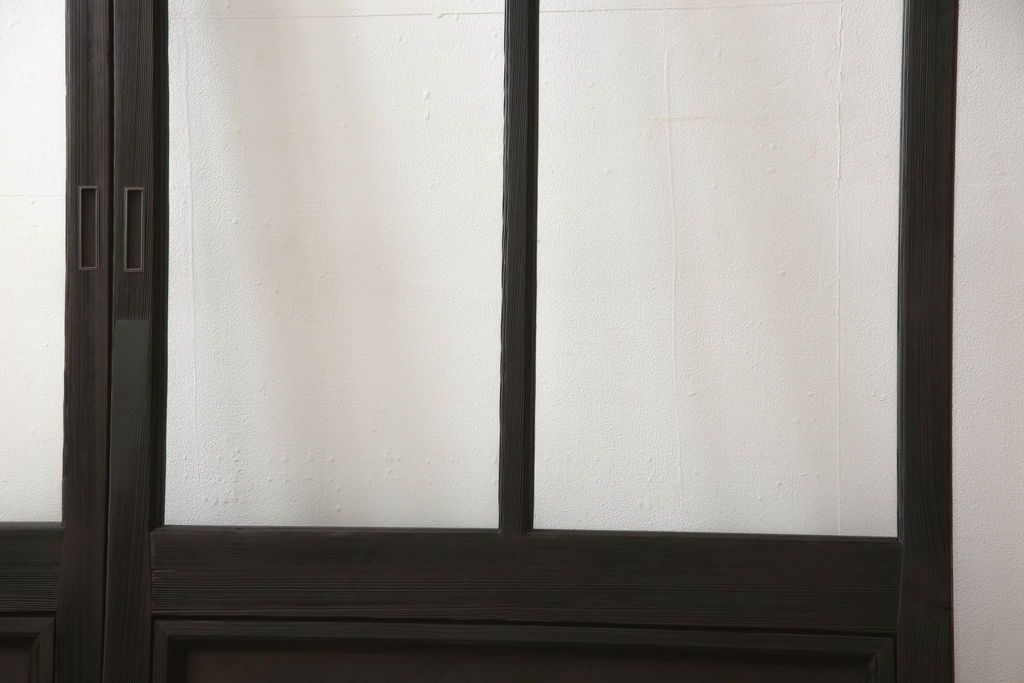 ガラス戸をリペア&カスタム!リサイズし平型戸車を取り付け。クリアガラスをはめ込み、木部はご希望の色味に着色仕上げ。(引き戸、建具)