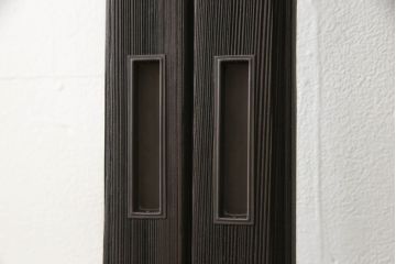 ガラス戸をリペア&カスタム!リサイズし平型戸車を取り付け。クリアガラスをはめ込み、木部はご希望の色味に着色仕上げ。(引き戸、建具)