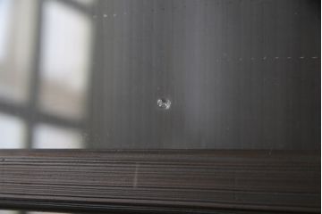 ガラス戸をリペア&カスタム!リサイズし平型戸車を取り付け。クリアガラスをはめ込み、木部はご希望の色味に着色仕上げ。(引き戸、建具)