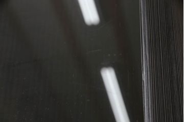 ガラス戸をリペア&カスタム!リサイズし平型戸車を取り付け。クリアガラスをはめ込み、木部はご希望の色味に着色仕上げ。(引き戸、建具)