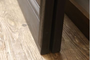 ガラス戸をリペア&カスタム!リサイズし平型戸車を取り付け。クリアガラスをはめ込み、木部はご希望の色味に着色仕上げ。(引き戸、建具)