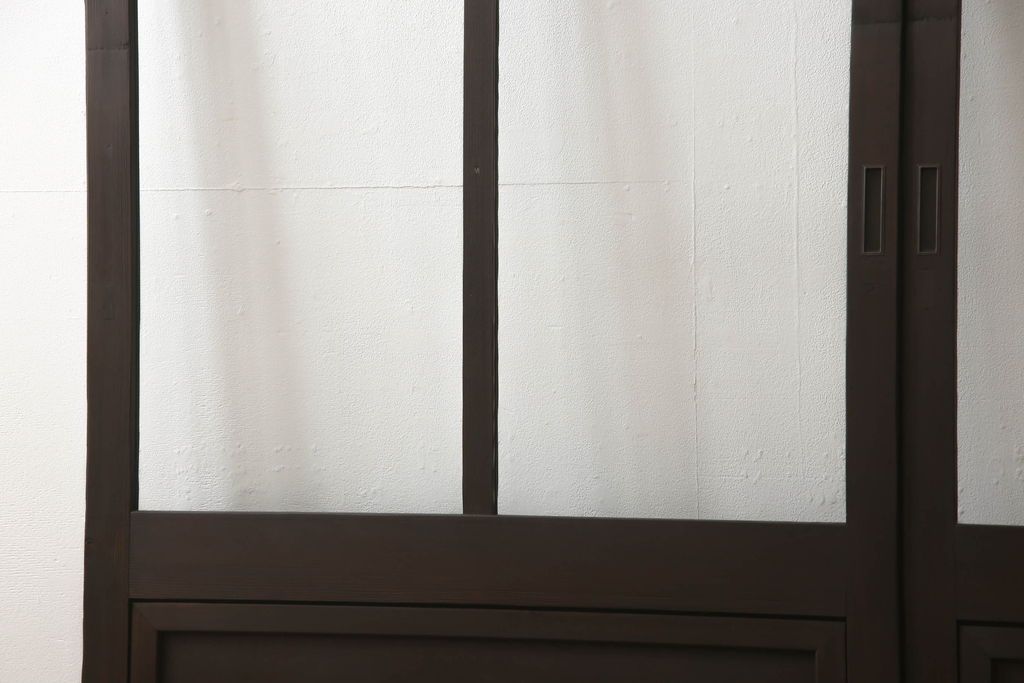 ガラス戸をリペア&カスタム!リサイズし平型戸車を取り付け。クリアガラスをはめ込み、木部はご希望の色味に着色仕上げ。(引き戸、建具)