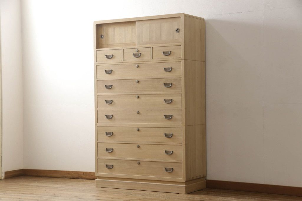 総桐箪笥の見た目を変えずに綺麗にリペア!元の自然な雰囲気をそのままに木地色仕上げ。(四方丸、大丸、桐たんす、和箪笥、和たんす、衣装箪笥)