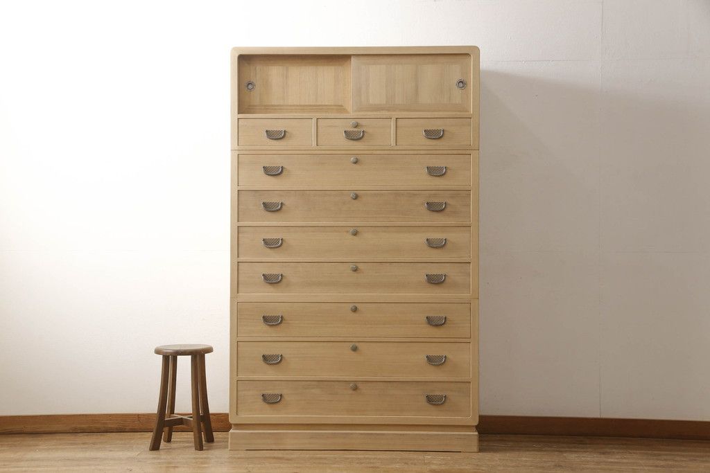 総桐箪笥の見た目を変えずに綺麗にリペア!元の自然な雰囲気をそのままに木地色仕上げ。(四方丸、大丸、桐たんす、和箪笥、和たんす、衣装箪笥)