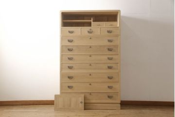 総桐箪笥の見た目を変えずに綺麗にリペア!元の自然な雰囲気をそのままに木地色仕上げ。(四方丸、大丸、桐たんす、和箪笥、和たんす、衣装箪笥)