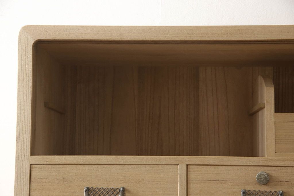 総桐箪笥の見た目を変えずに綺麗にリペア!元の自然な雰囲気をそのままに木地色仕上げ。(四方丸、大丸、桐たんす、和箪笥、和たんす、衣装箪笥)