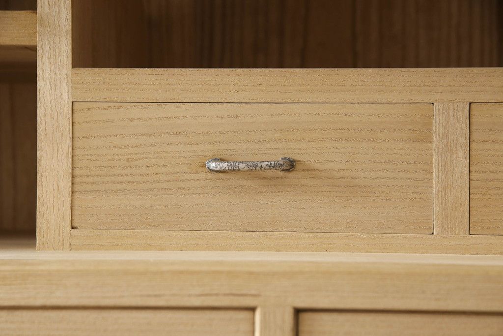 総桐箪笥の見た目を変えずに綺麗にリペア!元の自然な雰囲気をそのままに木地色仕上げ。(四方丸、大丸、桐たんす、和箪笥、和たんす、衣装箪笥)