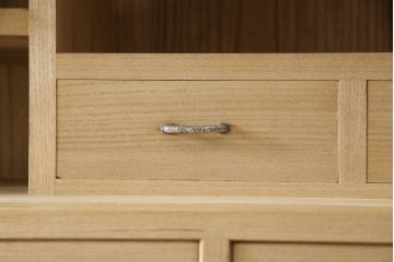 総桐箪笥の見た目を変えずに綺麗にリペア!元の自然な雰囲気をそのままに木地色仕上げ。(四方丸、大丸、桐たんす、和箪笥、和たんす、衣装箪笥)