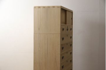 総桐箪笥の見た目を変えずに綺麗にリペア!元の自然な雰囲気をそのままに木地色仕上げ。(四方丸、大丸、桐たんす、和箪笥、和たんす、衣装箪笥)