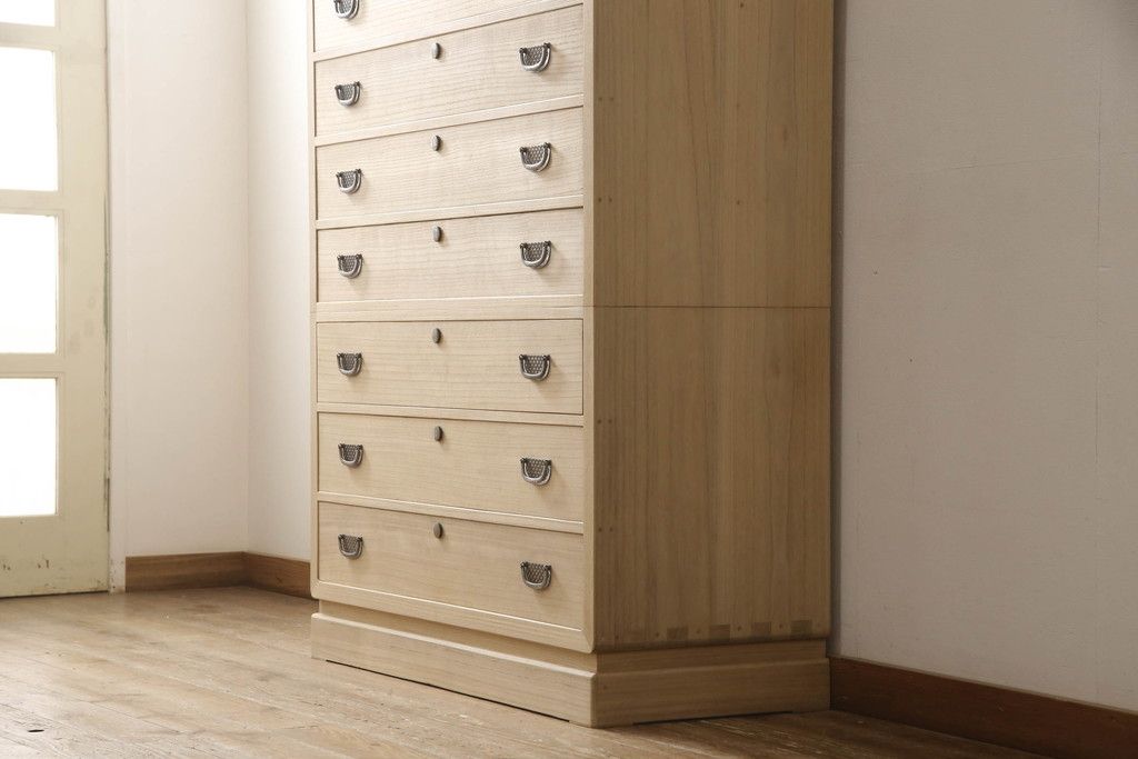 総桐箪笥の見た目を変えずに綺麗にリペア!元の自然な雰囲気をそのままに木地色仕上げ。(四方丸、大丸、桐たんす、和箪笥、和たんす、衣装箪笥)