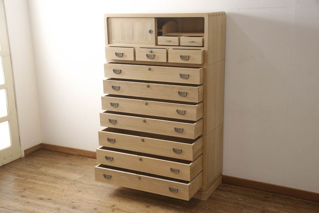 総桐箪笥の見た目を変えずに綺麗にリペア!元の自然な雰囲気をそのままに木地色仕上げ。(四方丸、大丸、桐たんす、和箪笥、和たんす、衣装箪笥)