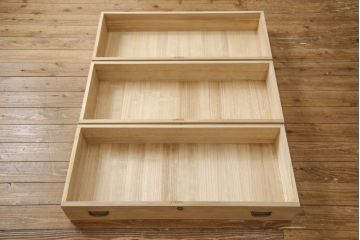 総桐箪笥の見た目を変えずに綺麗にリペア!元の自然な雰囲気をそのままに木地色仕上げ。(四方丸、大丸、桐たんす、和箪笥、和たんす、衣装箪笥)