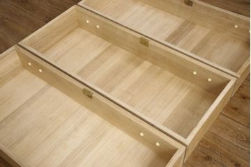 総桐箪笥の見た目を変えずに綺麗にリペア!元の自然な雰囲気をそのままに木地色仕上げ。(四方丸、大丸、桐たんす、和箪笥、和たんす、衣装箪笥)