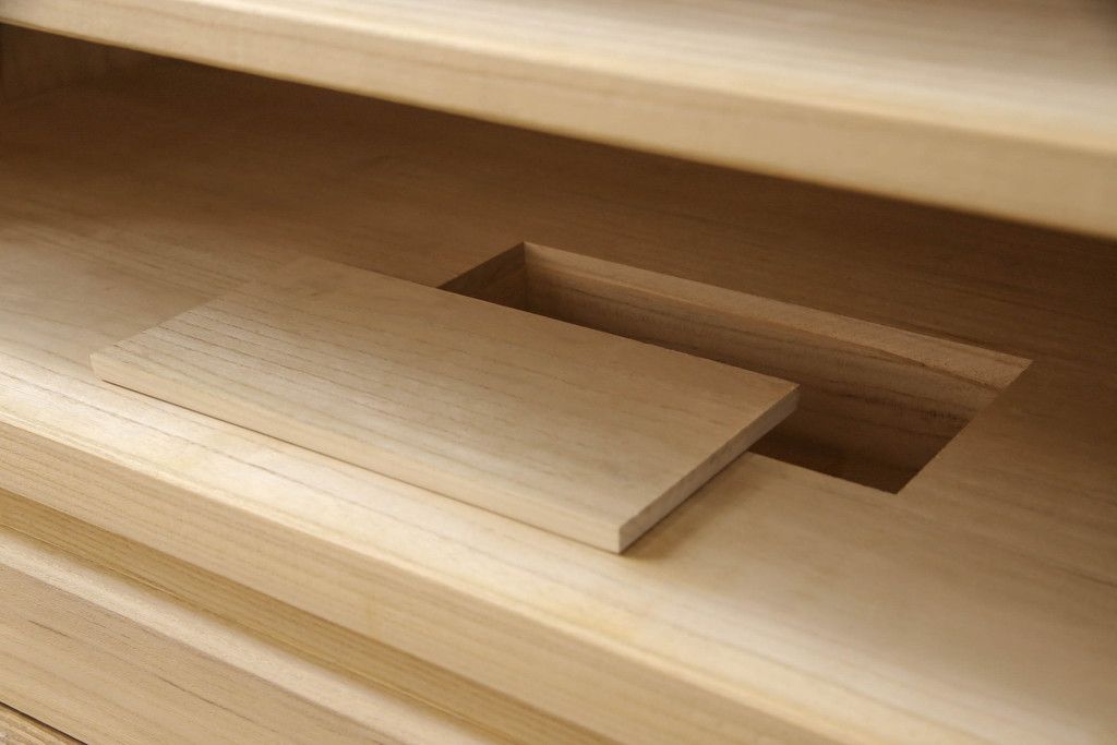 総桐箪笥の見た目を変えずに綺麗にリペア!元の自然な雰囲気をそのままに木地色仕上げ。(四方丸、大丸、桐たんす、和箪笥、和たんす、衣装箪笥)