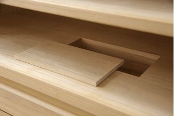 総桐箪笥の見た目を変えずに綺麗にリペア!元の自然な雰囲気をそのままに木地色仕上げ。(四方丸、大丸、桐たんす、和箪笥、和たんす、衣装箪笥)