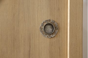 総桐箪笥の見た目を変えずに綺麗にリペア!元の自然な雰囲気をそのままに木地色仕上げ。(四方丸、大丸、桐たんす、和箪笥、和たんす、衣装箪笥)