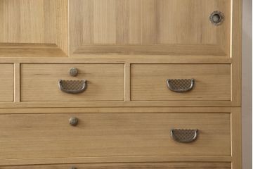 総桐箪笥の見た目を変えずに綺麗にリペア!元の自然な雰囲気をそのままに木地色仕上げ。(四方丸、大丸、桐たんす、和箪笥、和たんす、衣装箪笥)