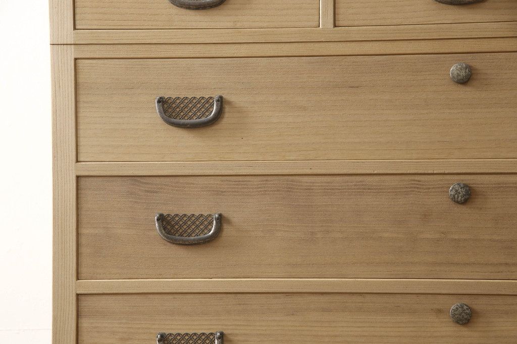 総桐箪笥の見た目を変えずに綺麗にリペア!元の自然な雰囲気をそのままに木地色仕上げ。(四方丸、大丸、桐たんす、和箪笥、和たんす、衣装箪笥)