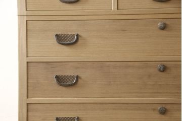 総桐箪笥の見た目を変えずに綺麗にリペア!元の自然な雰囲気をそのままに木地色仕上げ。(四方丸、大丸、桐たんす、和箪笥、和たんす、衣装箪笥)