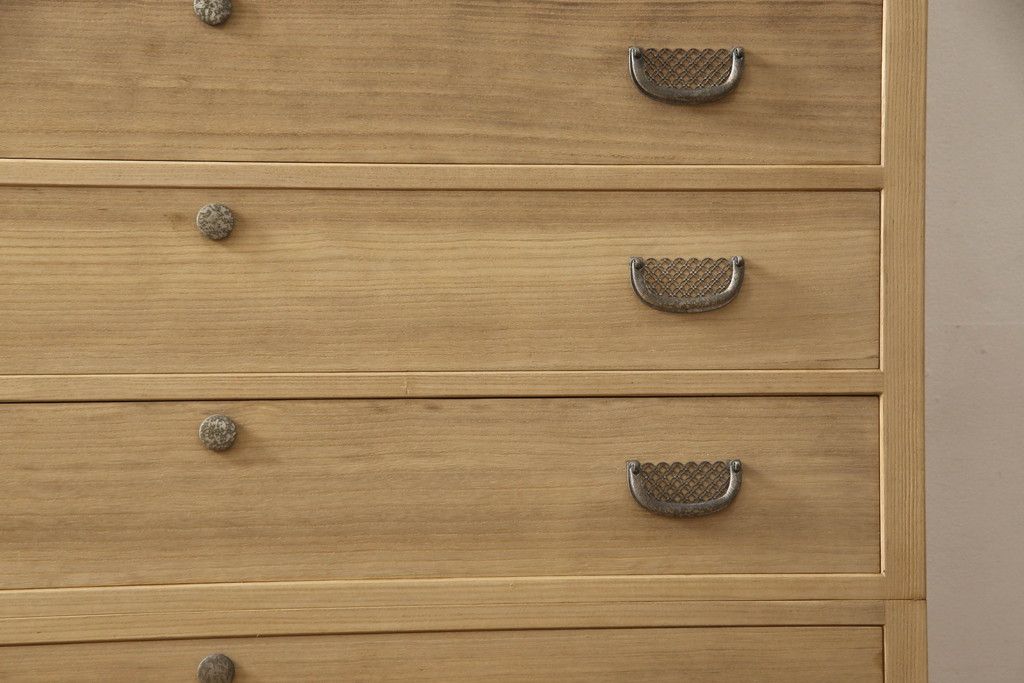 総桐箪笥の見た目を変えずに綺麗にリペア!元の自然な雰囲気をそのままに木地色仕上げ。(四方丸、大丸、桐たんす、和箪笥、和たんす、衣装箪笥)