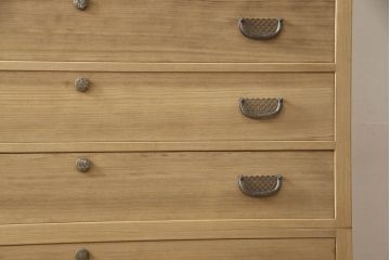 総桐箪笥の見た目を変えずに綺麗にリペア!元の自然な雰囲気をそのままに木地色仕上げ。(四方丸、大丸、桐たんす、和箪笥、和たんす、衣装箪笥)