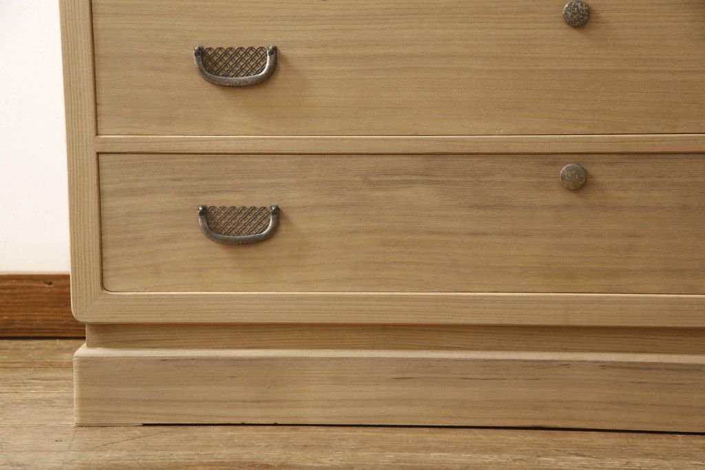 総桐箪笥の見た目を変えずに綺麗にリペア!元の自然な雰囲気をそのままに木地色仕上げ。(四方丸、大丸、桐たんす、和箪笥、和たんす、衣装箪笥)