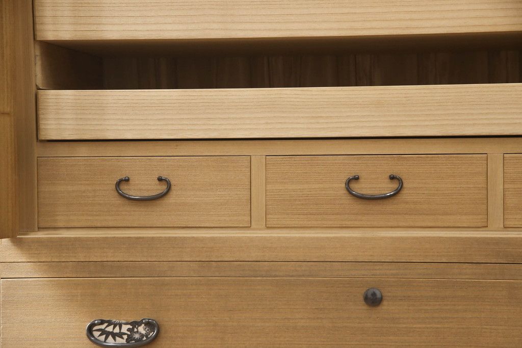 総桐箪笥の見た目を変えずに綺麗にリペア!本来の美しさを活かした木地色仕上げ。(並厚、桐たんす、和タンス、収納箪笥、着物箪笥)