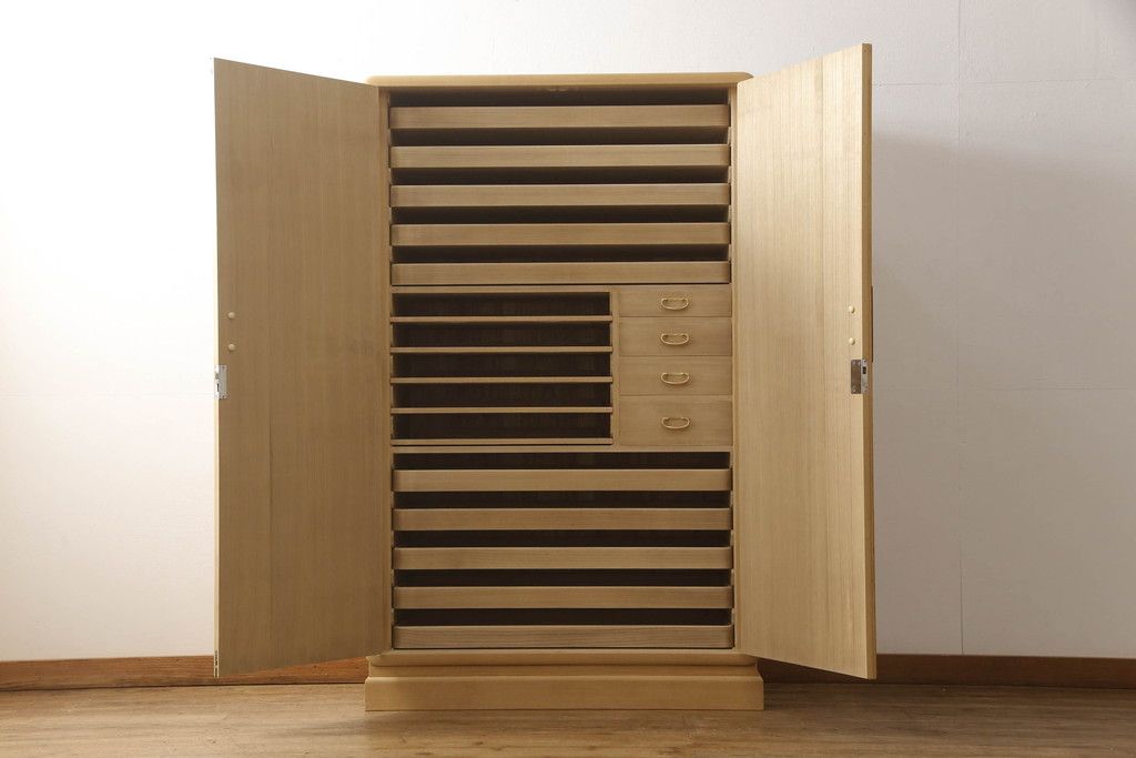 加茂総桐箪笥の見た目を変えずに綺麗にリペア!本来の美しさを活かした木地色仕上げ。(胴厚、桐たんす、着物箪笥、和タンス、衣装箪笥、引き出し)