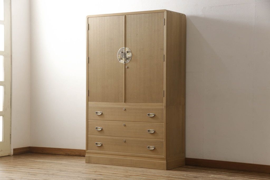 桐箪笥の見た目を変えずに綺麗にリペア!本来の美しさを活かし、蜜蝋ワックスで仕上げ。(総桐たんす、桐タンス、着物箪笥、和タンス)