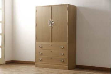 桐箪笥の見た目を変えずに綺麗にリペア!本来の美しさを活かし、蜜蝋ワックスで仕上げ。(総桐たんす、桐タンス、着物箪笥、和タンス)