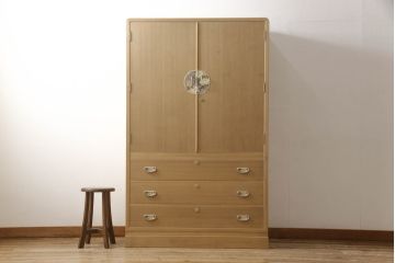 桐箪笥の見た目を変えずに綺麗にリペア!本来の美しさを活かし、蜜蝋ワックスで仕上げ。(総桐たんす、桐タンス、着物箪笥、和タンス)