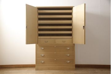 桐箪笥の見た目を変えずに綺麗にリペア!本来の美しさを活かし、蜜蝋ワックスで仕上げ。(総桐たんす、桐タンス、着物箪笥、和タンス)