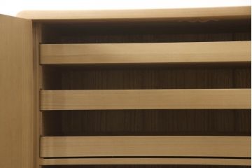 桐箪笥の見た目を変えずに綺麗にリペア!本来の美しさを活かし、蜜蝋ワックスで仕上げ。(総桐たんす、桐タンス、着物箪笥、和タンス)