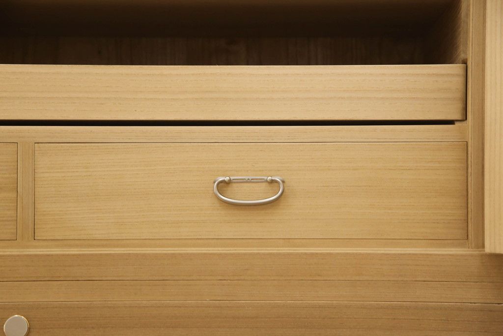 桐箪笥の見た目を変えずに綺麗にリペア!本来の美しさを活かし、蜜蝋ワックスで仕上げ。(総桐たんす、桐タンス、着物箪笥、和タンス)