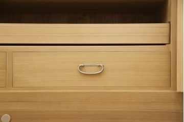 桐箪笥の見た目を変えずに綺麗にリペア!本来の美しさを活かし、蜜蝋ワックスで仕上げ。(総桐たんす、桐タンス、着物箪笥、和タンス)