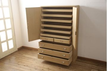 桐箪笥の見た目を変えずに綺麗にリペア!本来の美しさを活かし、蜜蝋ワックスで仕上げ。(総桐たんす、桐タンス、着物箪笥、和タンス)