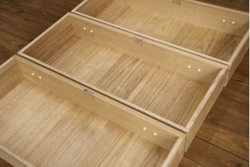 桐箪笥の見た目を変えずに綺麗にリペア!本来の美しさを活かし、蜜蝋ワックスで仕上げ。(総桐たんす、桐タンス、着物箪笥、和タンス)