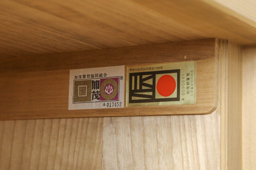 桐箪笥の見た目を変えずに綺麗にリペア!本来の美しさを活かし、蜜蝋ワックスで仕上げ。(総桐たんす、桐タンス、着物箪笥、和タンス)