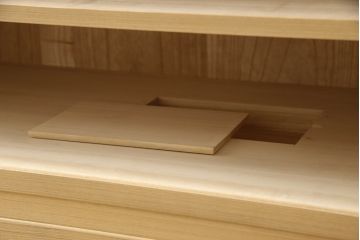 桐箪笥の見た目を変えずに綺麗にリペア!本来の美しさを活かし、蜜蝋ワックスで仕上げ。(総桐たんす、桐タンス、着物箪笥、和タンス)