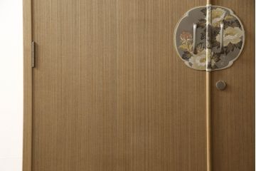 桐箪笥の見た目を変えずに綺麗にリペア!本来の美しさを活かし、蜜蝋ワックスで仕上げ。(総桐たんす、桐タンス、着物箪笥、和タンス)