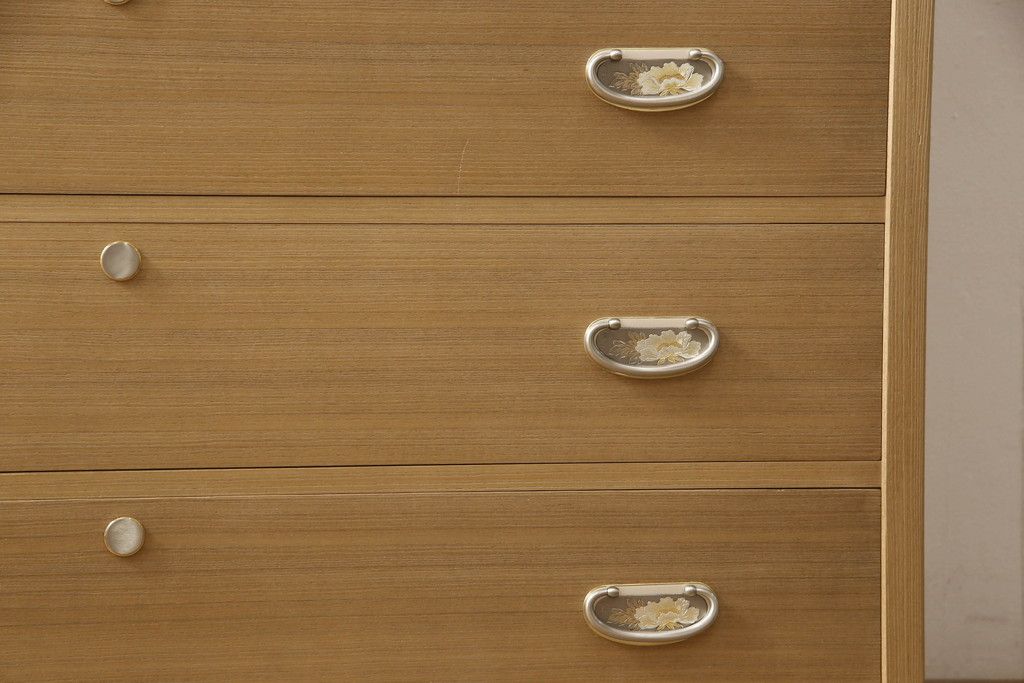 桐箪笥の見た目を変えずに綺麗にリペア!本来の美しさを活かし、蜜蝋ワックスで仕上げ。(総桐たんす、桐タンス、着物箪笥、和タンス)