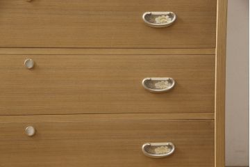 桐箪笥の見た目を変えずに綺麗にリペア!本来の美しさを活かし、蜜蝋ワックスで仕上げ。(総桐たんす、桐タンス、着物箪笥、和タンス)