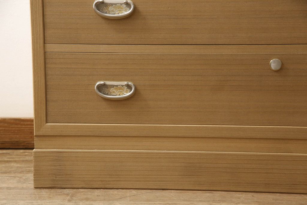 桐箪笥の見た目を変えずに綺麗にリペア!本来の美しさを活かし、蜜蝋ワックスで仕上げ。(総桐たんす、桐タンス、着物箪笥、和タンス)